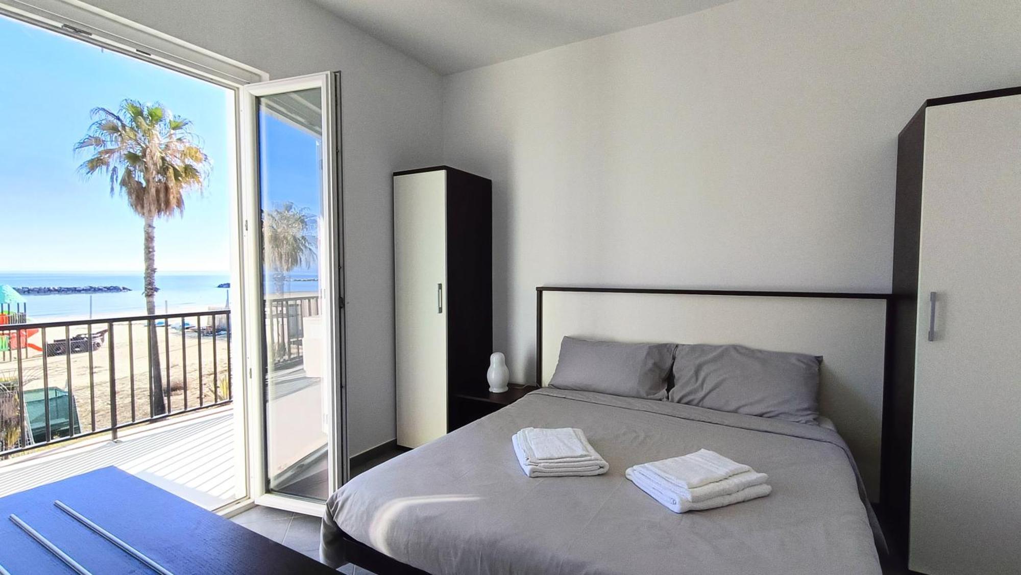 Lido Rooms & Apartments Lido di Fermo Bagian luar foto