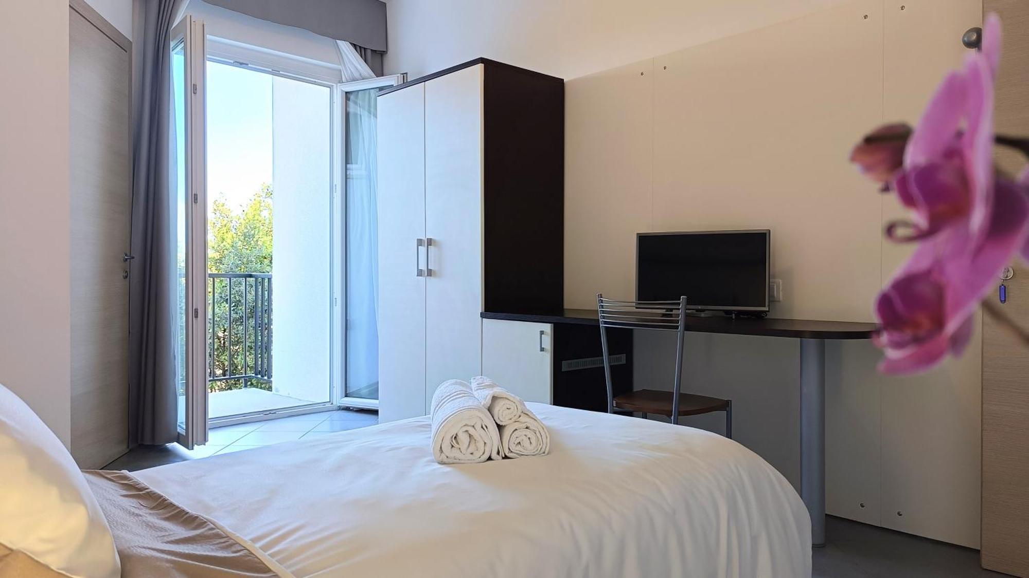 Lido Rooms & Apartments Lido di Fermo Bagian luar foto