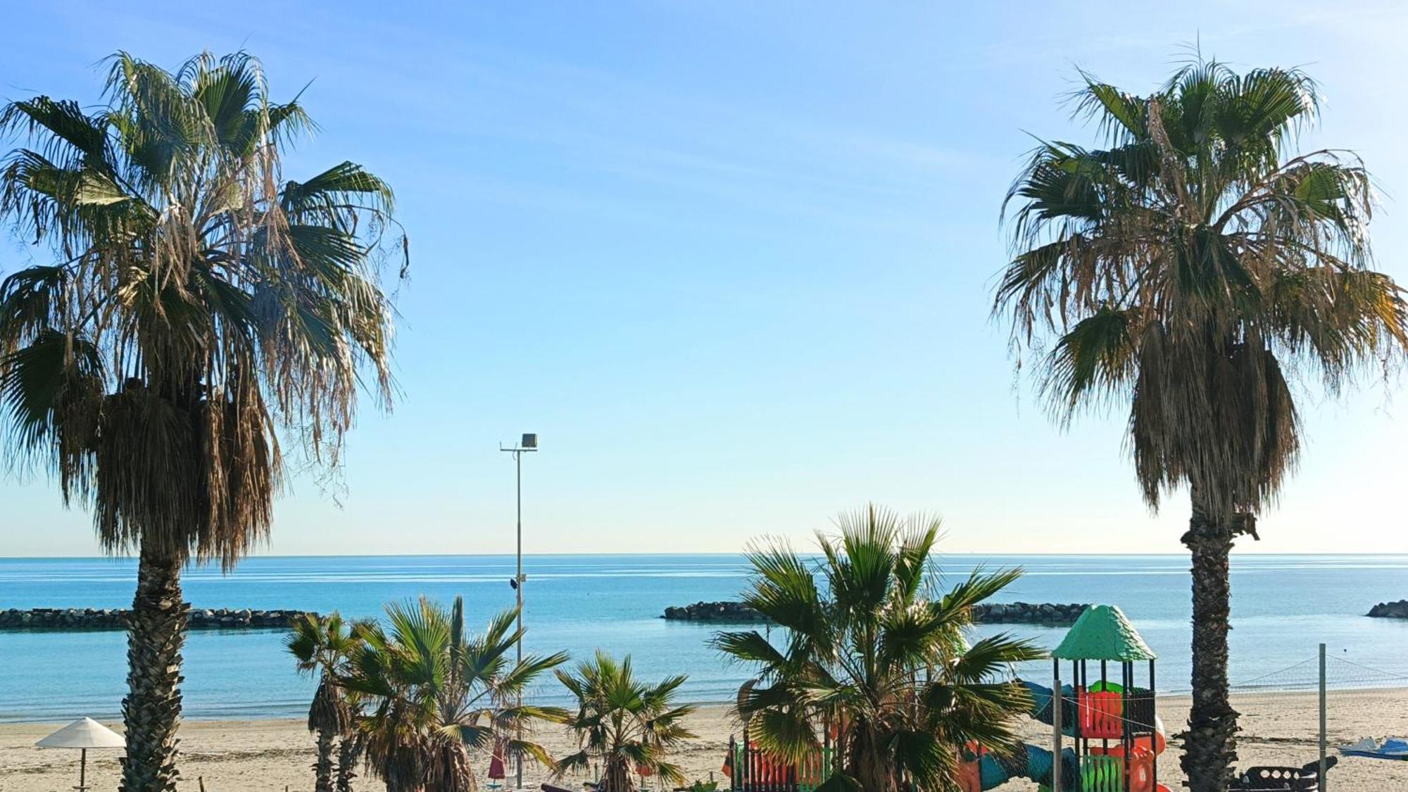 Lido Rooms & Apartments Lido di Fermo Bagian luar foto