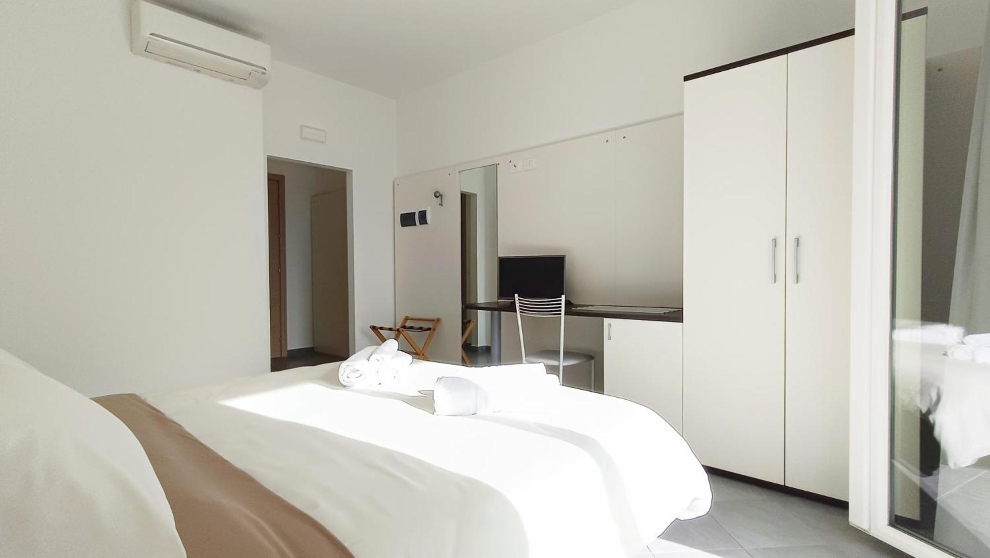 Lido Rooms & Apartments Lido di Fermo Bagian luar foto